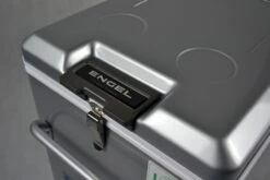 Engel MT35F-S Compressor Koelbox - 32 Liter 15 Engel MT35F-S Compressor Koelbox - 32 Liter -Kampeeruitrusting 1900 2849 mt35fs verschluss detail