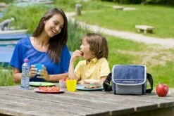 Campingaz Fold 'N Cool Koeltas - 5 Liter -Kampeeruitrusting 900 1352 cooler fold n cool 5l dark blue 2000011722 lifestyle 2